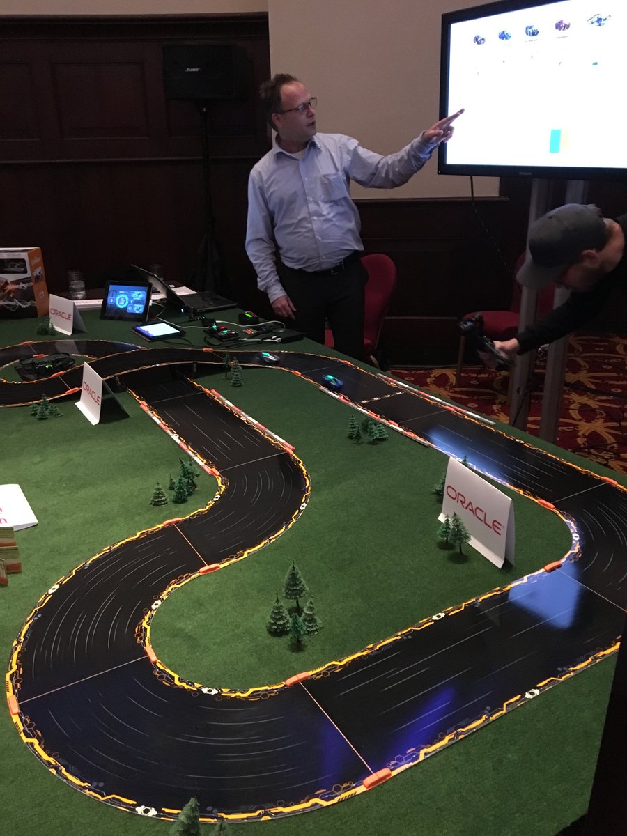 MariendaMollen's tweet photo. @OraclePartnerDE Boys and their toys! Fun example of IoT! #aimbootcamp17 #DeloitteASB https://t.co/wHM8Uue8Jt