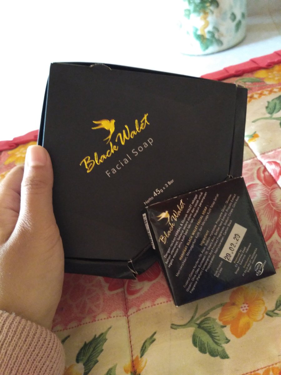 Kenal sama produk ini? Yuk coba pake dulu guys cocok utk segala usia dan jenis kulit baik cowok or cewek . apa salahnya mencoba😊