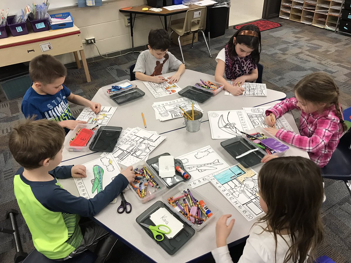 HESlittleVikes's tweet image. Math fun from yesterday. #placevalue #dominoaddition #skipcounting #manipulativemath