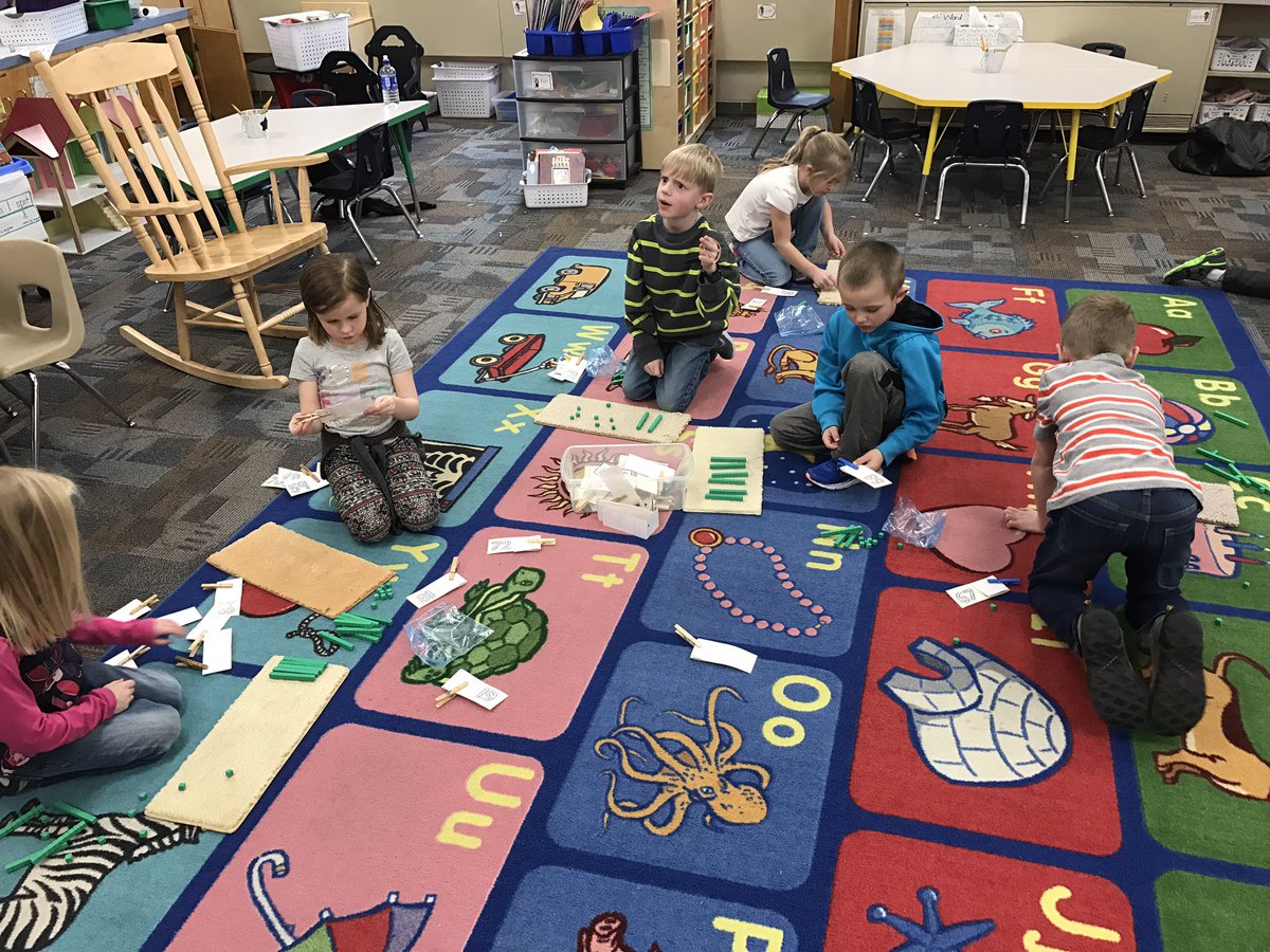 HESlittleVikes's tweet image. Math fun from yesterday. #placevalue #dominoaddition #skipcounting #manipulativemath