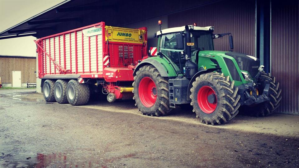 Ein #Fendt 828 mit #Pöttinger Jumbo 7210 Combiline vom LU Häberli aus Payerne.