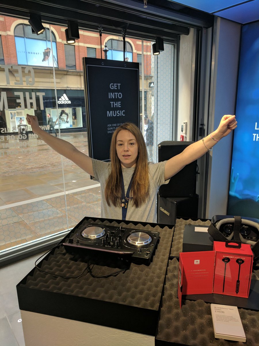 rockyguruo2's tweet photo. @Guru_Lisa_A on the decks now! Come in an experience music with tech #o2manchestermarketst https://t.co/sWzrDbyK1o