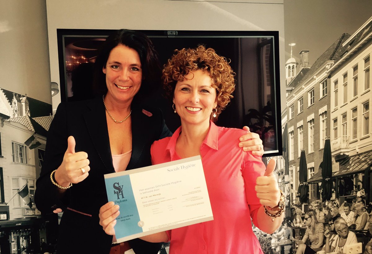 Leuke verrassing tijdens gesprek met onze fijne samenwerkingspartner <a href="/HSN_Horeca/">HSN</a>. Na diploma #haccp nu ook geslaagd voor #socialehygiene.