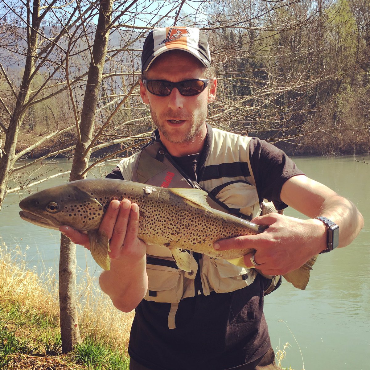 teamvip38's tweet photo. Fario de 65 cm #trout #fishing #Delalande #daiwa #truite #isere #fish #teamvip38 https://t.co/KAmcuXlJaJ