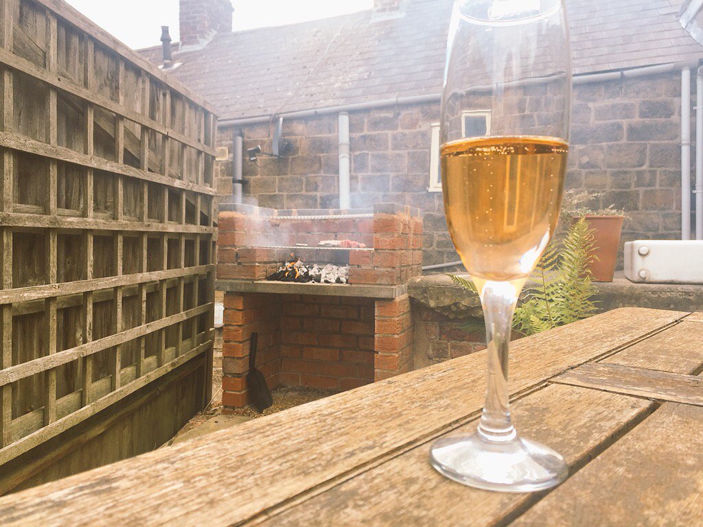 AmberValleyWine's tweet photo. Elements to the perfect weekend #Derbyshire #Vineyard #EnglishWine #Cheese #Relax - so what you waiting for? https://t.co/9QcBe39LS5 https://t.co/wYqZk4SzHO