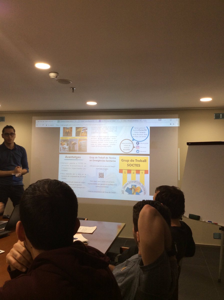 soctescat's tweet photo. L'equip #SoCTES #EquipTES #TerritoriTES #SocialTES fent feina @SoCMUE https://t.co/C2Zk9VnuMH