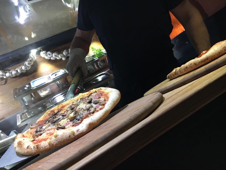 DeersGlade's tweet photo. We are pleased to say @broadside_pizza are back to join us for another season 🍕 
Confirmed dates:14th &amp; 28th April, 26th May &amp; 2nd June 🙌 https://t.co/VLYrMahm6F