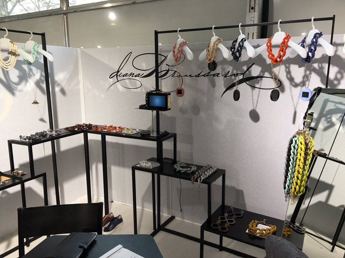 DianaBroussard's tweet image. dbChronicle video bag and necklaces mix with fashion Paris fashion week #techluxe #innovation #entrepreneur #fashionwearable #video #style