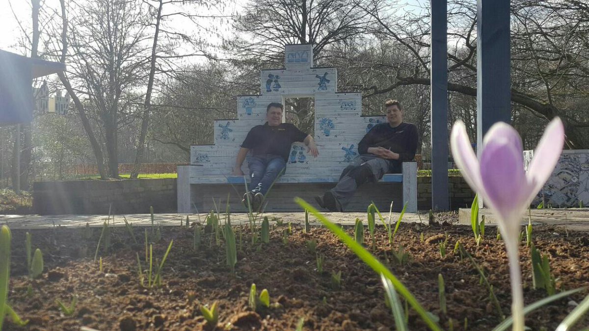 Leuke win-actie bij Dutch Dune Design. Maak een foto op onze speciaal gemaakte delfs-blauwe bank bij de Keukenhof! Zie onze facebookpagina!
