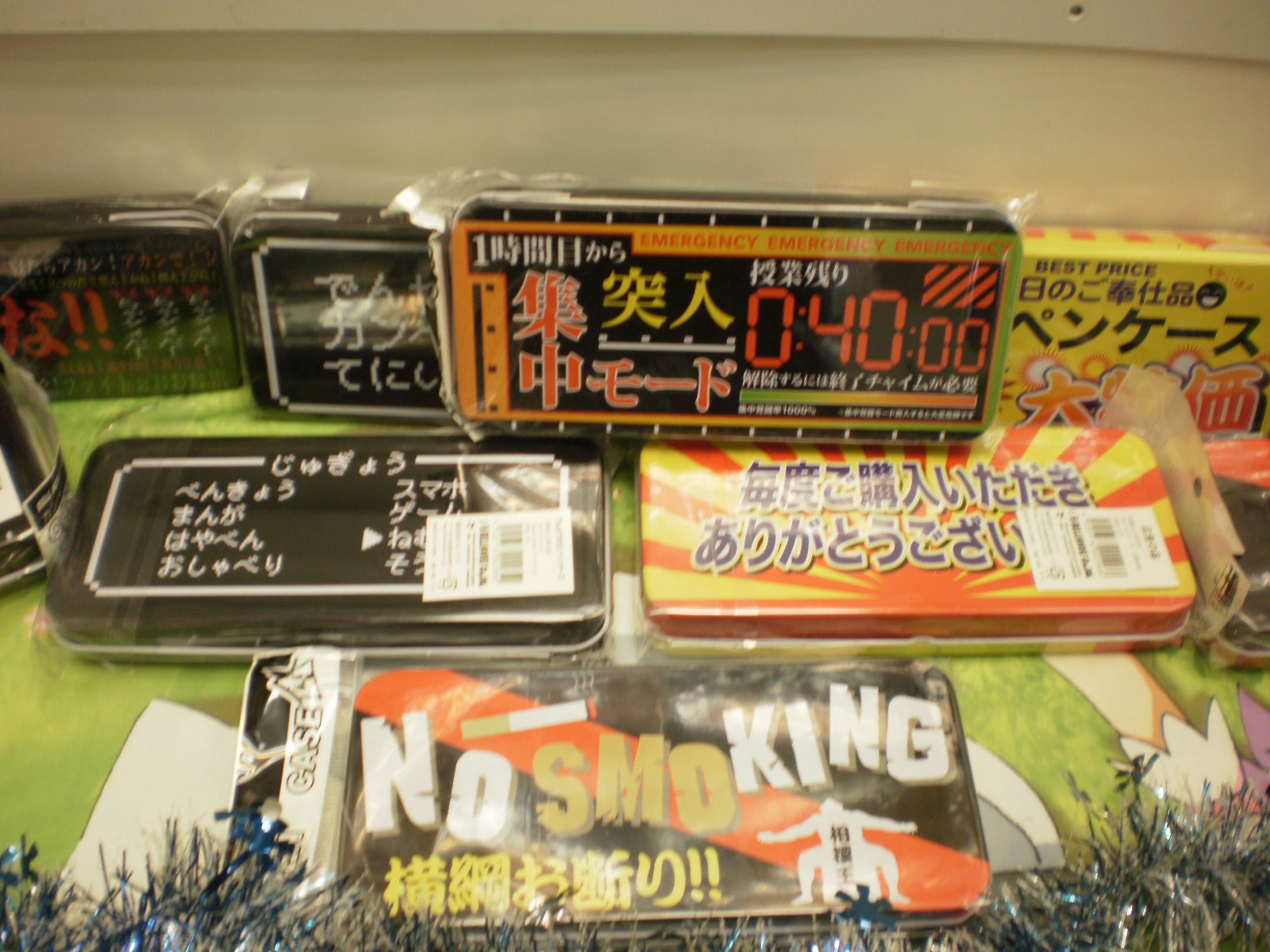 Goichari 新入荷 僕が学生の時はみんなコレ使ってました 懐かしの缶ペンケース入荷です 昔は特に意味もなくコーラに付いてたシールとかをペタペタ貼ってデコったりしてましたね 青春の香りがするアイテム 五井チャリ 缶ペンケース T