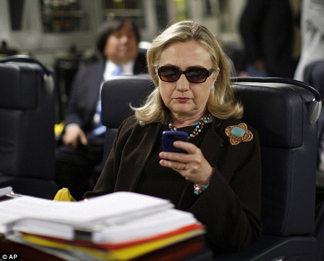 trainchleck's tweet photo. @ViviVacca @GlennKesslerWP "Low stamina." #TextsFromHillary https://t.co/szTnju9NtL