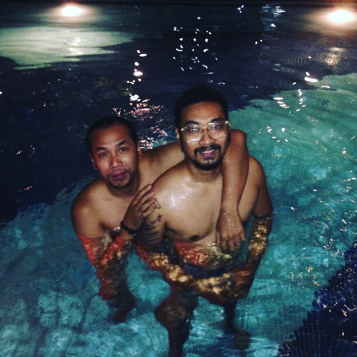 Sebelum perform nanti malam di <a href="/EPlazaSMG/">E-Plaza</a>, ayo olahraga dulu 🏊‍♀️bareng bang <a href="/sammy0809SmrgkR/">sammy simorangkir</a> &amp; <a href="/dennis_nussy/">Dennis Nussy</a> .. mimin ga bs berenang 🙈tatut