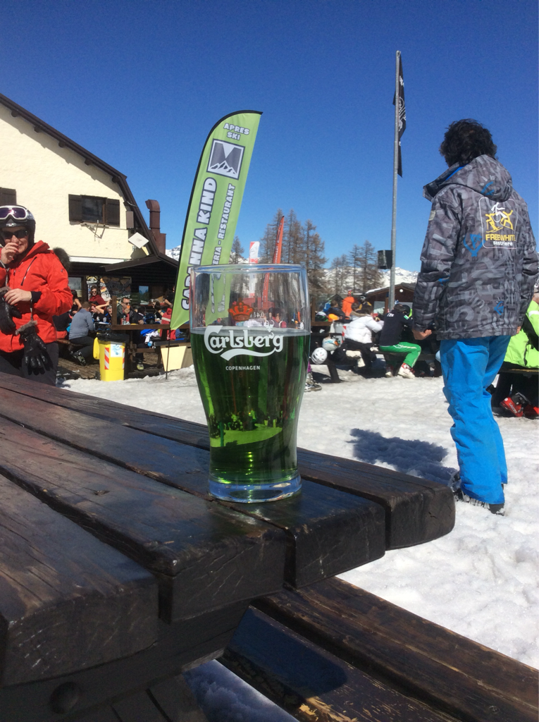 Sauze_Oulx_ski's tweet photo. Happy St Patrick's Day 💚 head down to Piazza Assietta from 3pm for Sauze Snow Festival (1/2) https://t.co/7r74aLz3Jg