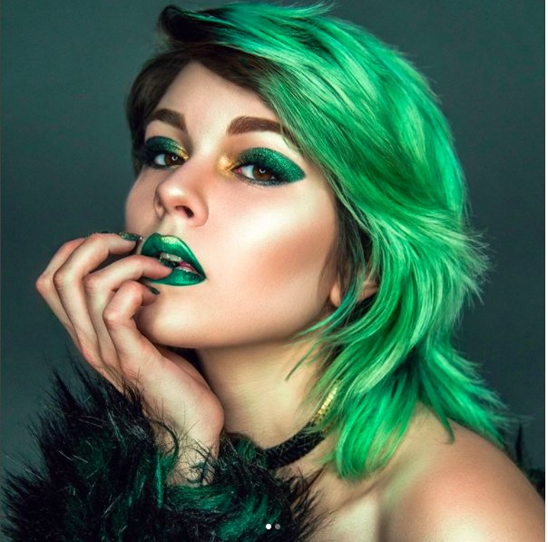 mehronmakeup's tweet photo. Ultimate #Green #Inspiration for #StPatricksDay by @sarahmcgbeauty - #Gold #MetallicPowder #MixingLiquid https://t.co/fOfz2EBGNp https://t.co/5LtL8kQEDM