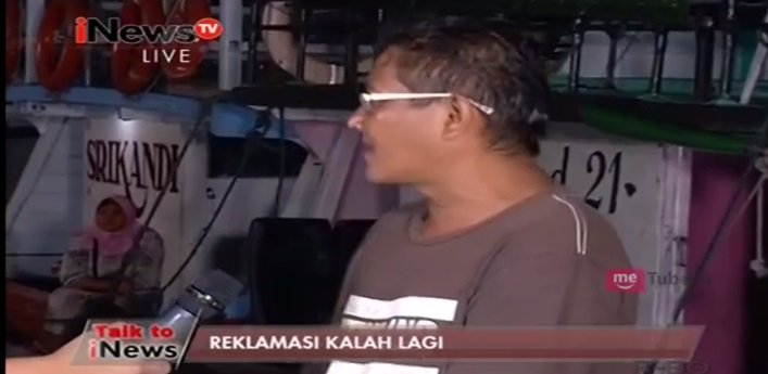 SeputariNews's tweet photo. Warga Muara Angke: Reklamasi merugikan karena menyebabkan limbah laut naik. #IndonesiaHarusTahu https://t.co/e7Q5ymtbqv