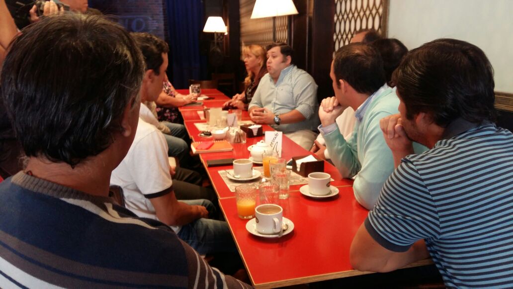 LT7Noticias's tweet photo. AHORA >> conferencia de prensa de @TassanoEduardo junto a @nelsonloveraok en Gino Café #Corrientes https://t.co/LGdJQrDmha