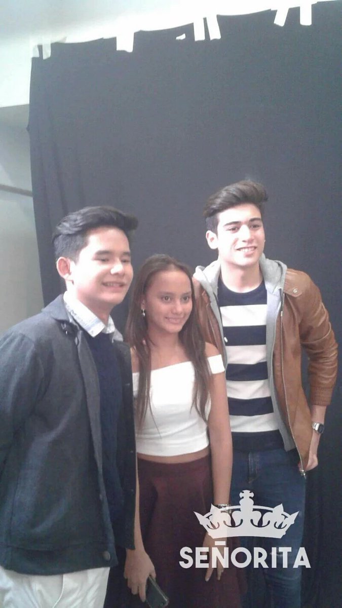 ElicanFlor's tweet photo. One call away

KeepOnFighting MARTAns https://t.co/0xVdJfGg80