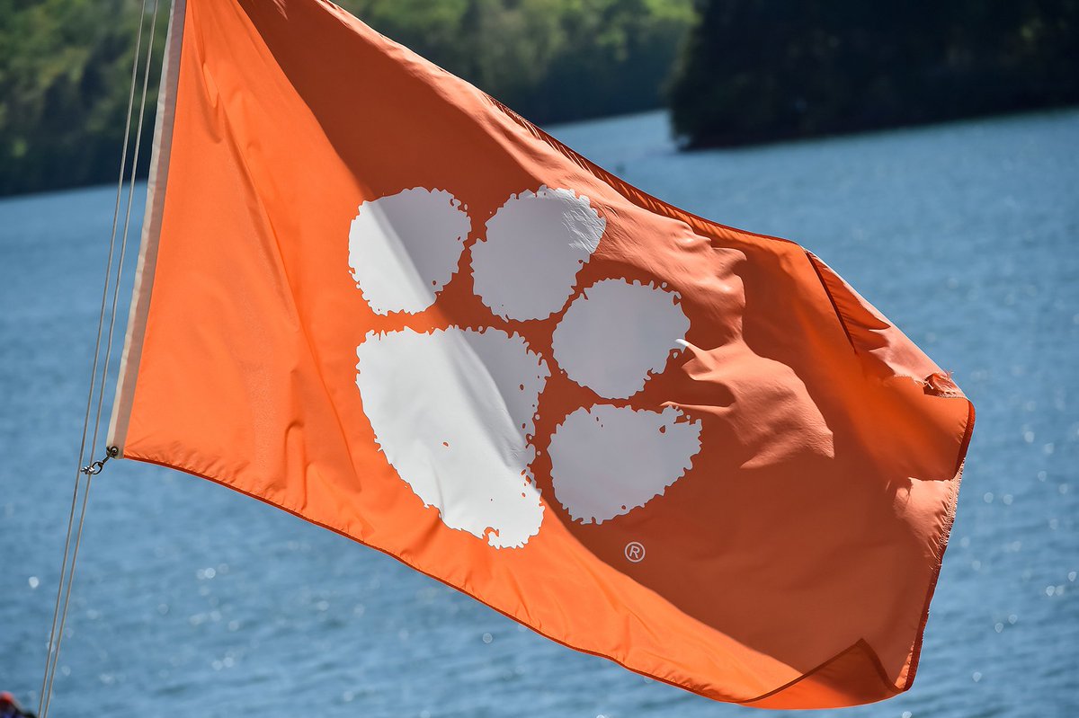 ClemsonRowing's tweet photo. 🚨 There's racing on Lake Hartwell in 24 hours! 🚨

Carolinas Cup info ---> https://t.co/joUzRzv1et https://t.co/XbgUr3wLHw