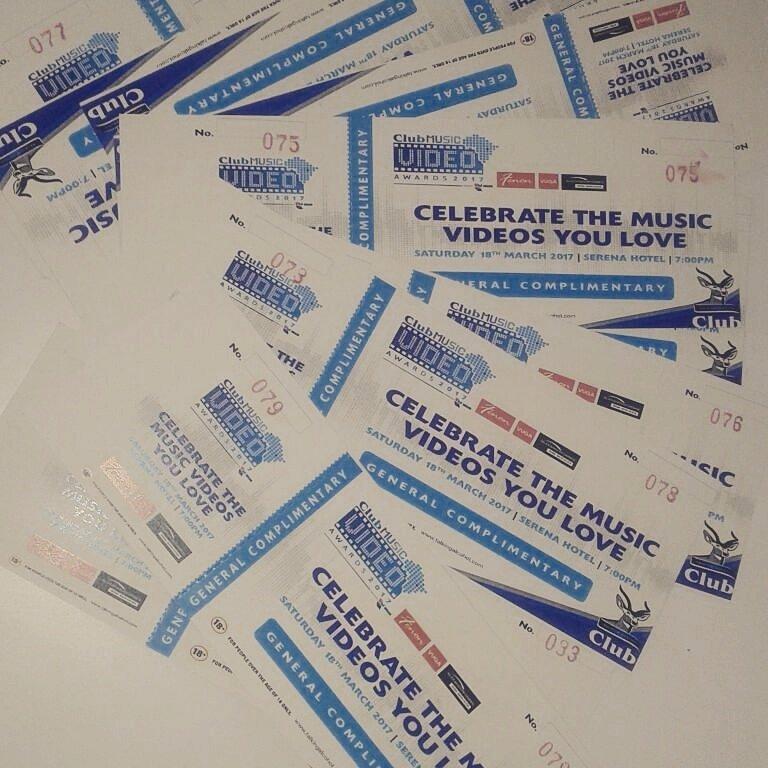 Jude_Mugabi's tweet photo. #100RelationshipRedFlags
If he doesn't buy you #CMVA2017 tickets https://t.co/gUT9bslsCf