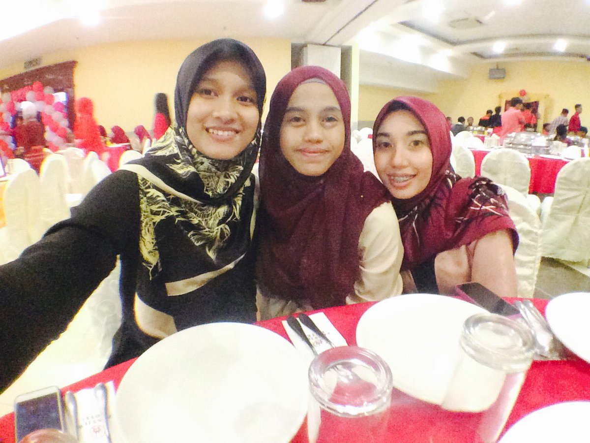 SyerraHMazlan's tweet photo. MPAKA Dinner
#sr243 #uitmsarawak https://t.co/IeoYKj9xeT