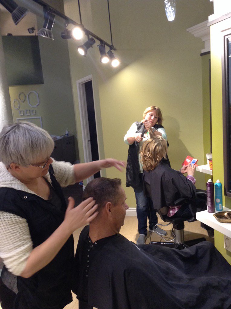 #bride and #groom having prep time at the salon this morning.  Happy #WeddingDay #HappyStPatricksDay  <a href="/MyTopDrawer_/">Lisa Engelhardt Robi</a>