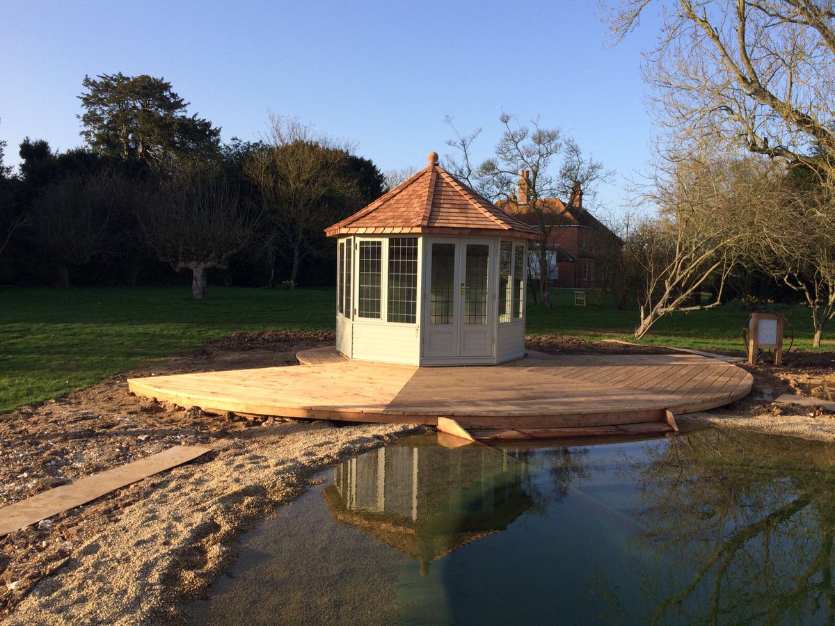 ChelseaShouses's tweet photo. #FridayFeeling #HappyStPatricksDay Wraysbury #Summerhouse just installed in #Hungerford #PoolChanging #GardenTransformation @gardenaffairs https://t.co/3ntSv3UFEo