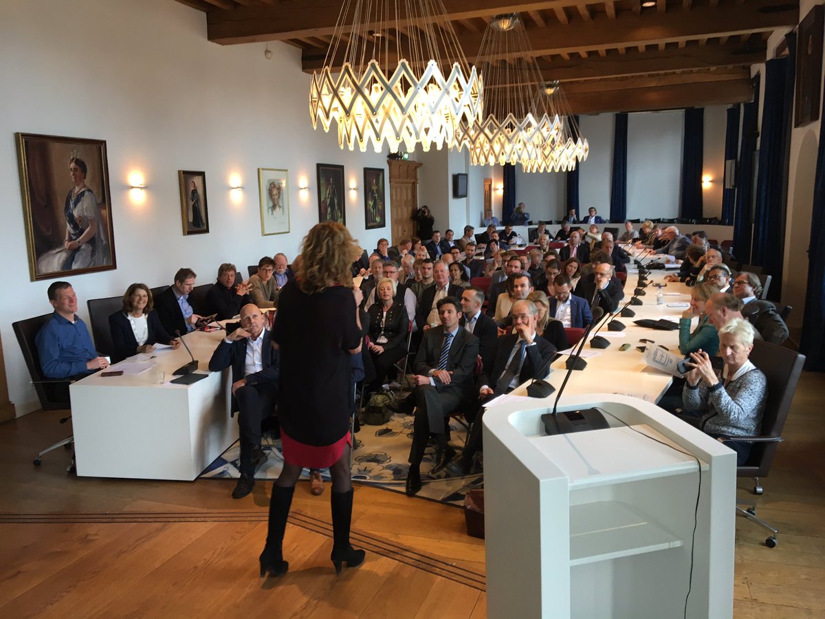 Dagvz <a href="/M_Schopman/">Marceline Schopman</a> opent de #DagvdRaad in stadhuis <a href="/GemeenteDelft/">Gemeente Delft</a>