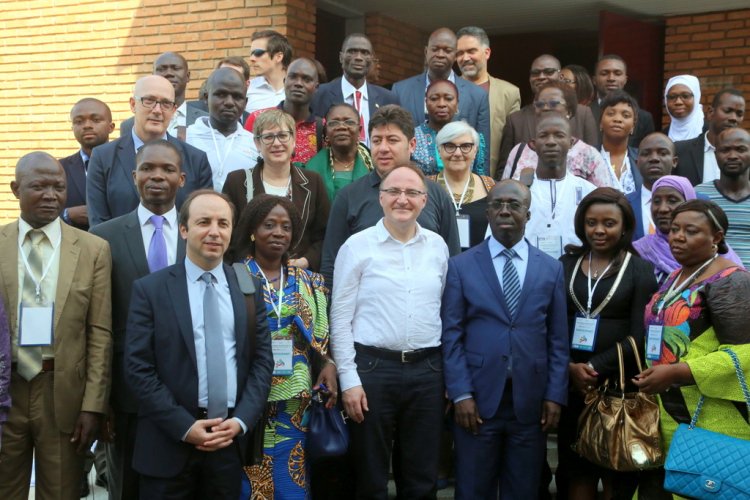 SidiTToure's tweet photo. Conférence #AMSEP à Abidjan : les experts font des recommandations pour l’insertion des jeunes diplômés https://t.co/nM5ZKFlJsp https://t.co/iuk4GAejJi