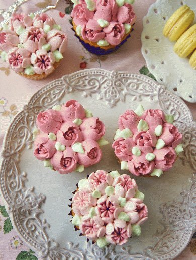 コッタ Nyontaさんの チーズクリームのフラワーカップケーキ 3d金を使ってみたいけど バタークリーム はちょっと という方におすすめしたい チーズクリームを使ったレシピです T Co Jamdhluvvw T Co Ojzynwbnsd Twitter