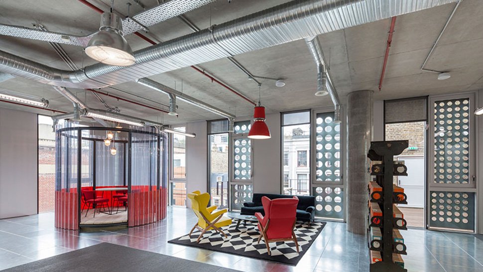 Arup's tweet image. Welcome to the office of the future – read how we’re using #tech to make better decisions at @WCF_OldStYard: ow.ly/XnB630a01T7