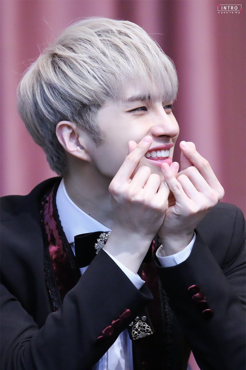 archivejaehwan's tweet photo. 161112 © INTRO https://t.co/CjQzJuY1oz