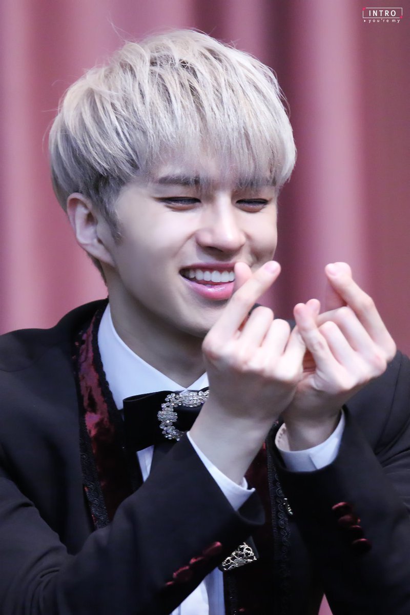 archivejaehwan's tweet photo. 161112 © INTRO https://t.co/CjQzJuY1oz