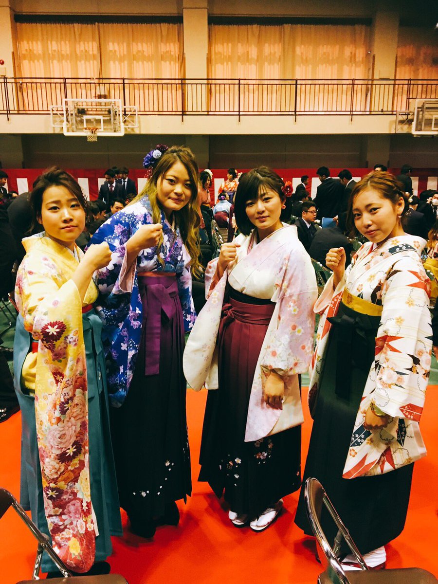 chiuu33's tweet photo. 人生最後の卒業式🎓
４年間まぢ濃かったー！
大学生活数人しか友達できなかった←
けど本当に本当に楽しかった〜〜💓 https://t.co/WgVTTjEG8O