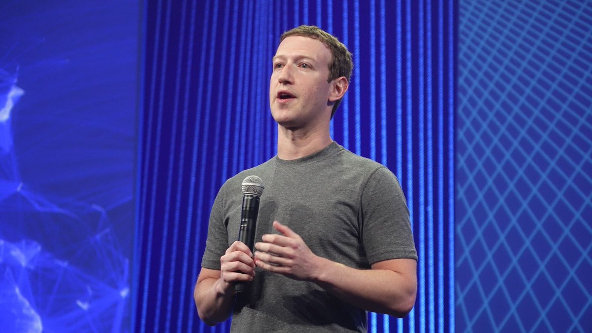 TechGuruXpress's tweet photo. Mark Zuckerberg will get his Harvard degree after dropping out 12 years ago. https://t.co/eO3lLKzoCV https://t.co/SCzNf2qKxk