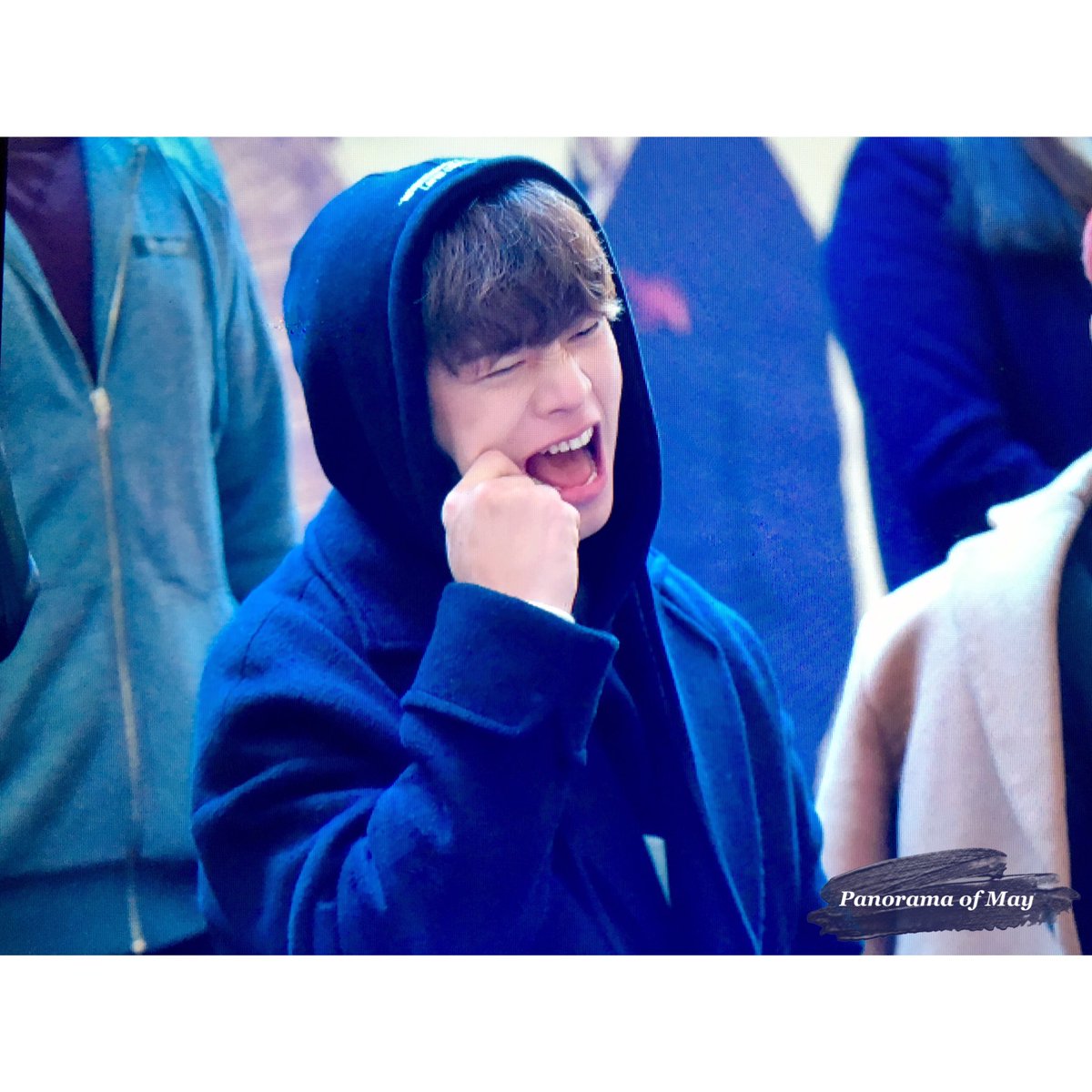 panorama_95's tweet photo. 170317 여의도 팬싸인회 #비투비 #육성재 #정일훈 @BTOB_6SJ @BTOB_ILL 

막내라인 고음대결 https://t.co/8kgNj2w60g