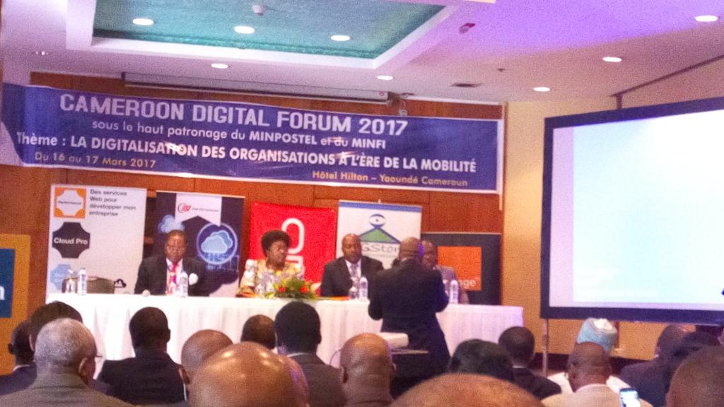 PQVAINQUEUR's tweet photo. #cameroondigitalforum 
La Minpostel lançant l'ouverture des travaux https://t.co/432CJ1SzOU