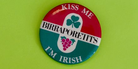 BusyBeaver's tweet image. Our newest "Kiss Me, I'm Irish" button added to the #ButtonMuseum. What your favorite #StPatricksDay button?