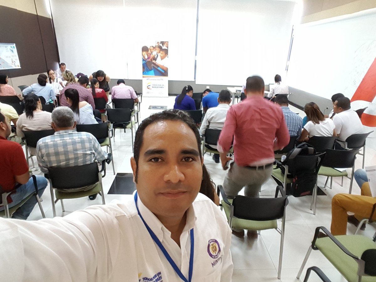 Marchenar's tweet photo. Hoy el @Ministerio_TIC realiza taller de @Gobiernoenlinea a Municipios del Dpto del @GELTAtlantico, gracias a @PaoVargasRojas https://t.co/X4fNuzhbeT