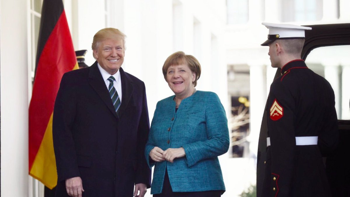 MORGENGAGAZIN's tweet photo. #Trump provoziert #Merkel mit Deutschlandfahne. #merkeltrump https://t.co/AXqgGlKDMY https://t.co/sNiX7iVozk