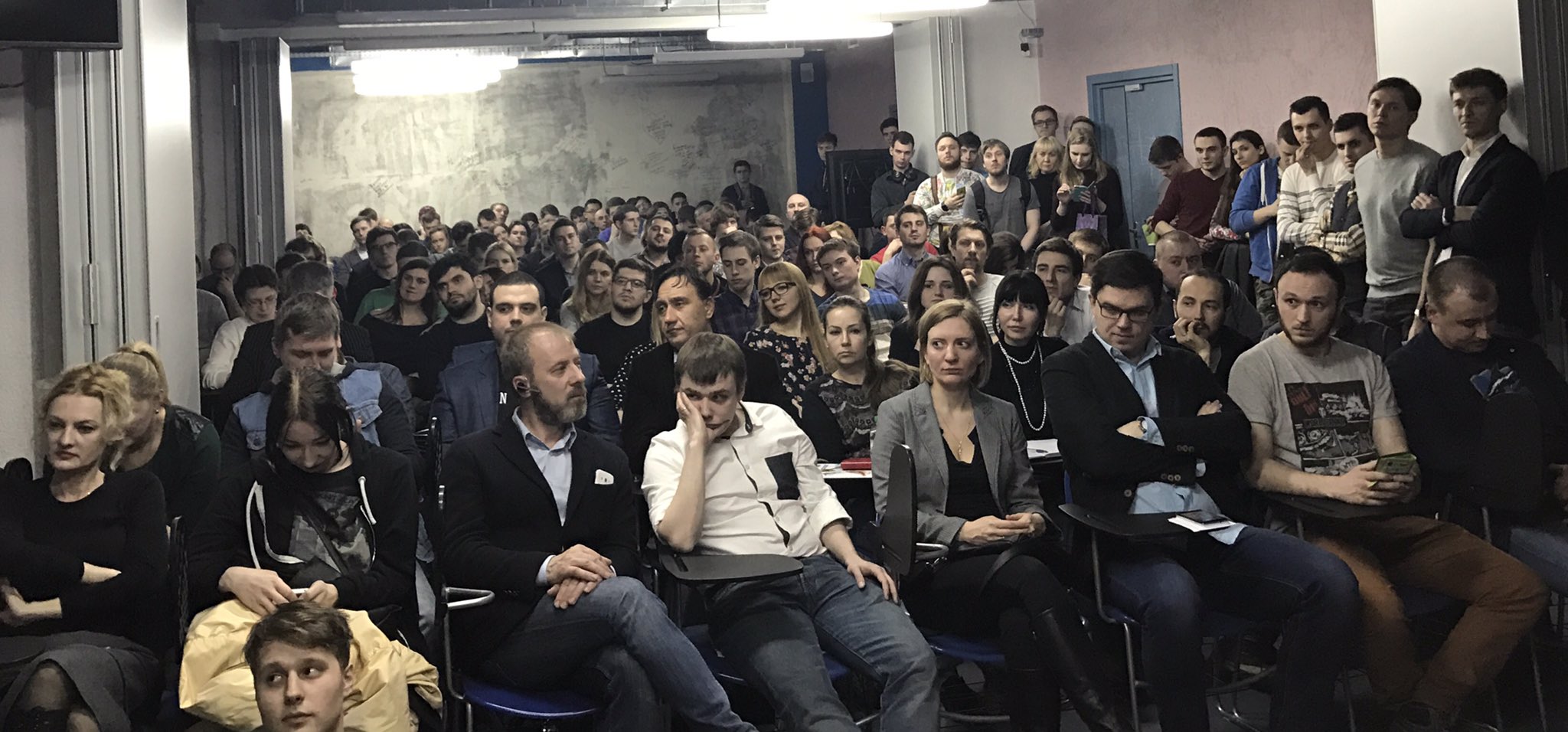 C7I3ukiWwAEH3Kn.jpg:large