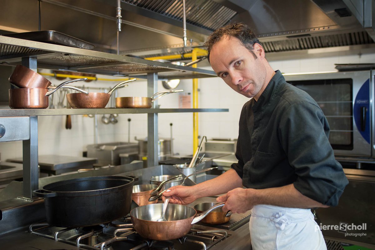 PierreScholl's tweet photo. Cédric Méry, le nouveau chef du restaurant gastronomique de l'intercontinental Marseille !
#chef #hoteldieu #intercontinental #cuisine https://t.co/eFCusvG4mz