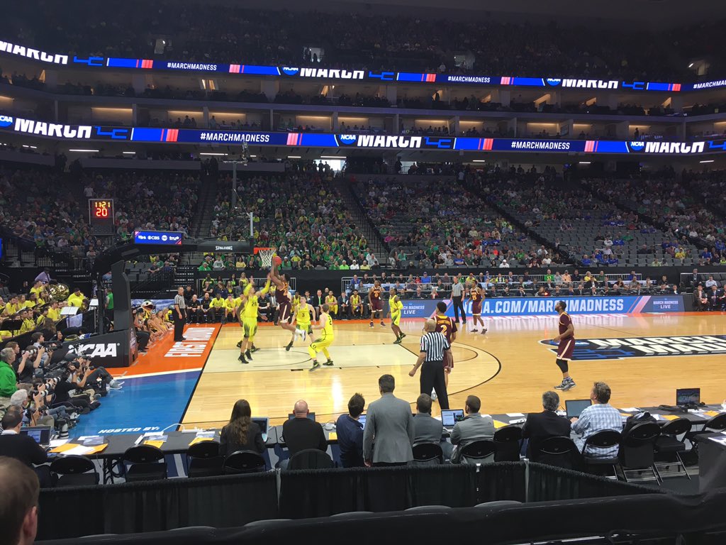 alim_721's tweet photo. Spring break is madness!!! #Oregon #MarchMadness #GoldenOneArena https://t.co/0jcMJBg2Gy