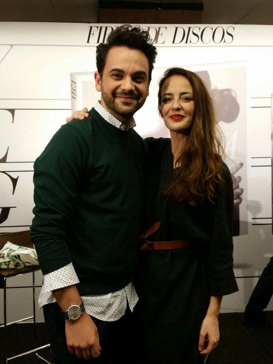javier98812's tweet photo. @VEGAOFICIAL eres increíble! La ilusión por verte aún sigue muchos años después! Disfruta de la barra de labios 💄😉 #nonholeta https://t.co/0mk0YMeVWX