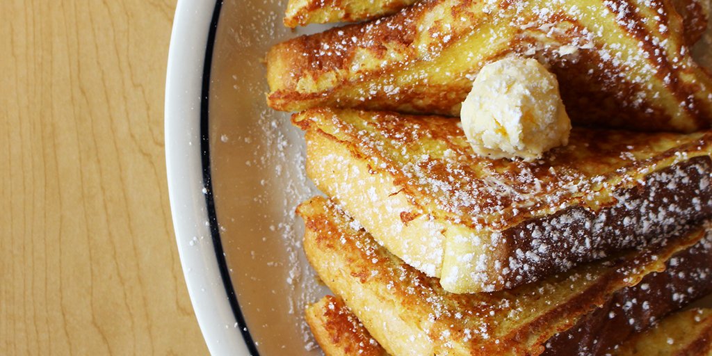 IHOP's tweet photo. Catchin feelings for this French toast https://t.co/yg6nfZlaKV