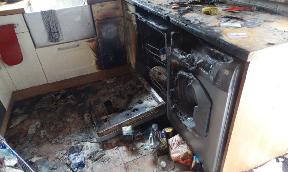 ElecSafetyFirst's tweet image. We hear it&apos;s #WorldSleepDay today! Before you take a nap, make sure you haven&apos;t left any appliances running - they could be a fire risk