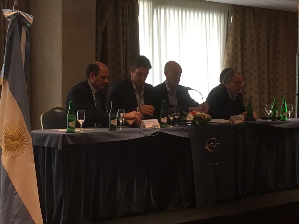 FADEEAC's tweet image. Presentación del Ministro de Transporte @Guillodietrich en el #ConsejoFederal de #FADEEAC acompañado por funcionarios del @MindeTransporte