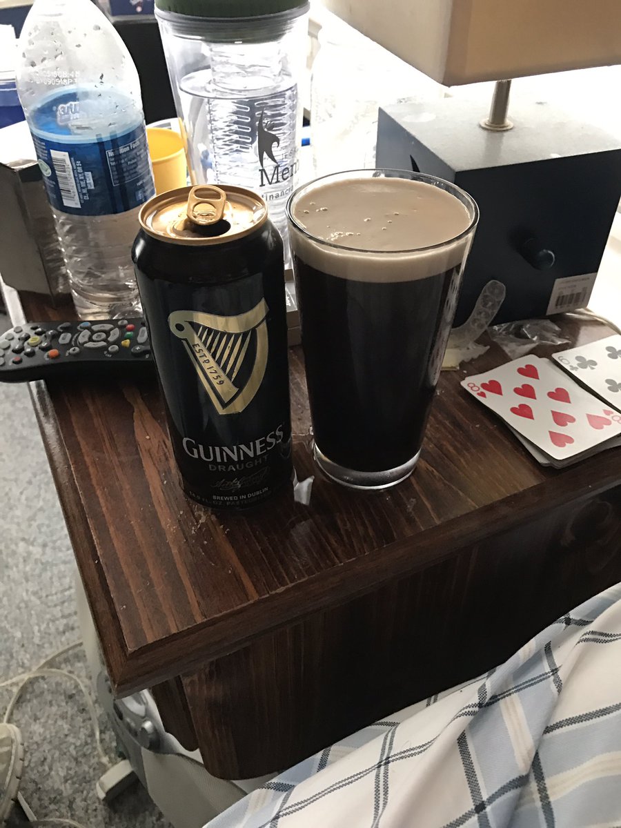 TomTV23's tweet image. First Guinness of the day comes at 10AM Because that's what @JennyTaft would want me to do. #10AMBeer #NotMessinAround