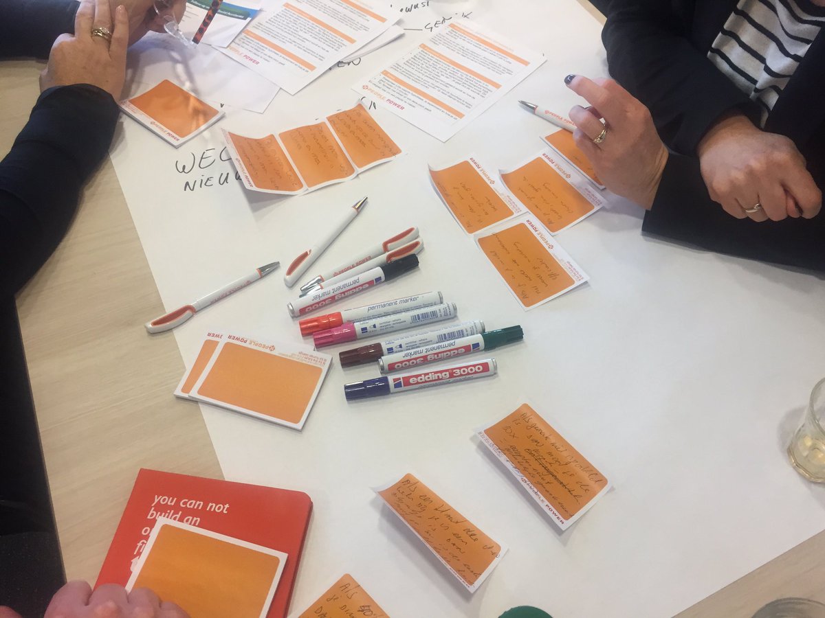 IngePostma1's tweet photo. Al weer volop ideeen tijdens de #socialaccelerator! Collega's van @ABNAMRO Retail zetten hun denkkracht in voor @beebox_NL https://t.co/u3nNS6p3X5