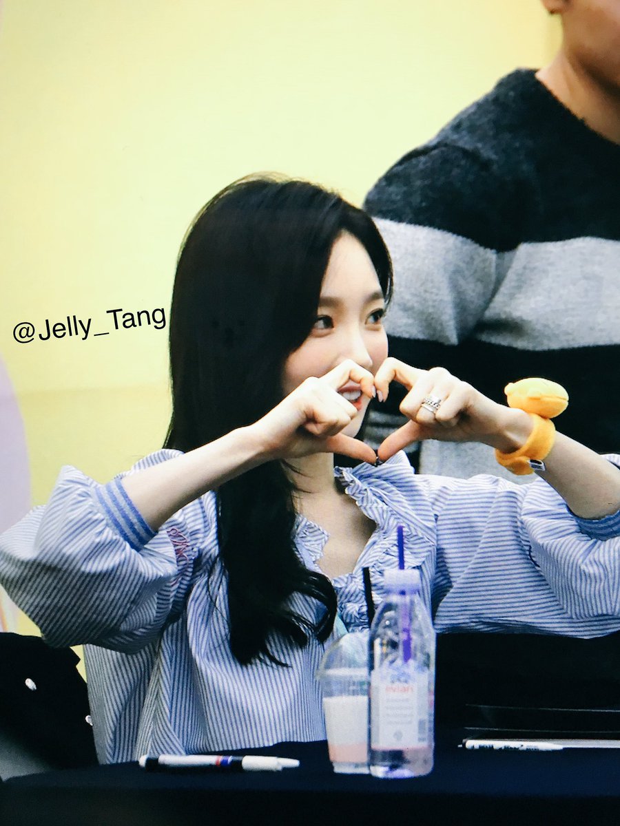 [PIC][17-03-2017]TaeYeon tham dự buổi Fansign cho "MY VOICE" tại COEX MALL Live Plaza vào tối nay C7IDQSBVwAEJZOJ