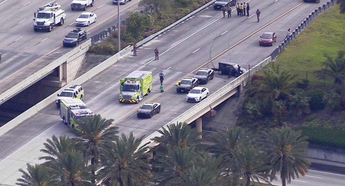 #BREAKING Crash involving FHP trooper shuts down portion of Dolphin Expressway bit.ly/2nvdrML https://t.co/fWX8fxvYtr